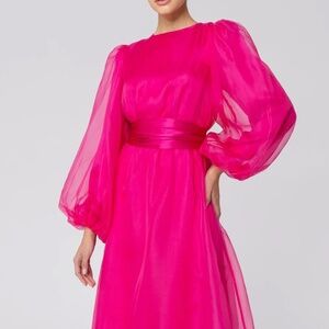 ✨ Stunning Veiled Collection Fuchsia Gown – Brand New with Tags – Size M Tall ✨
